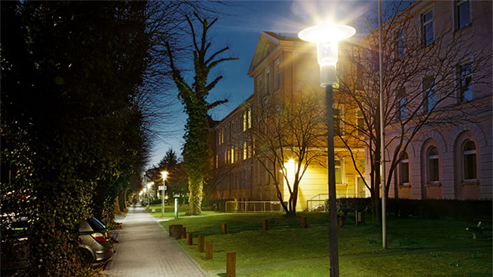 Philips Lighting ilumina el exterior de la Clínica Asklepios St. George creando una atmósfera segura y mejorada
