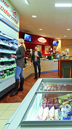 Una atmósfera acogedora para los clientes con la iluminación de bajo consumo para tiendas de Philips