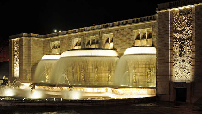 La iluminación de la fuente realizada por Philips transforma la Fonte Monumental en un destacado atractivo turístico de noche 
