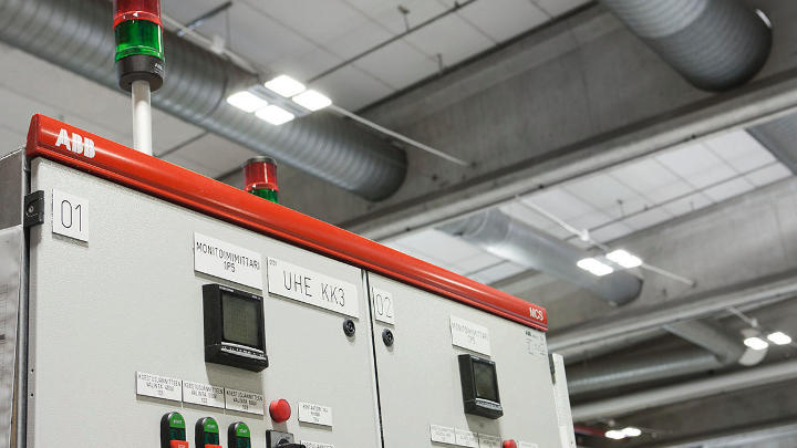 Un control de ABB drives iluminado por Philips Lighting