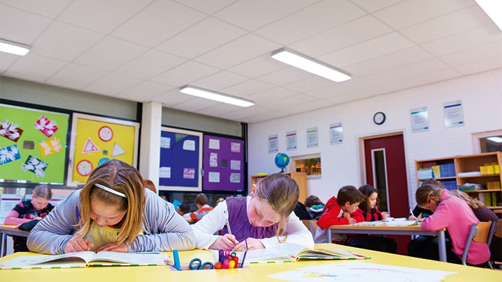 Ajuste de luz SchoolVision Focus: iluminación inteligente en centros escolares para las actividades que requieren concentración.