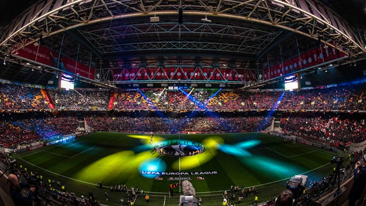Efectos de luz dinámicos: iluminación para estadios de Philips