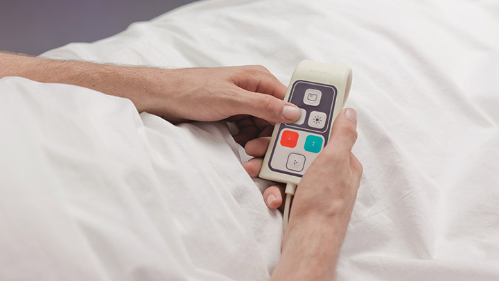 El mando a distancia para el paciente HealWell de Philips Lighting mejora la experiencia del enfermo mediante una iluminación fácil de personalizar.