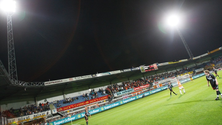 Iluminación de un campo de fútbol - Proyectores LED
