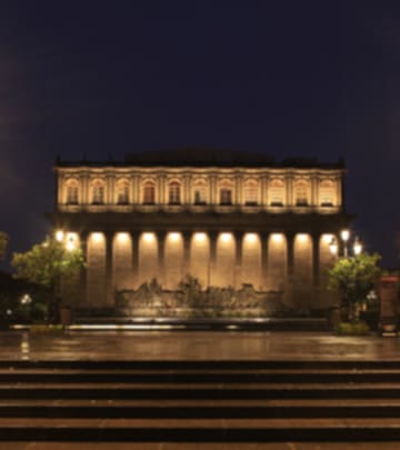 Las luminarias que utilizan este tipo de leds poseen una vida útil de 50.000 hs., con una depreciación no mayor del 30% de su flujo luminoso.