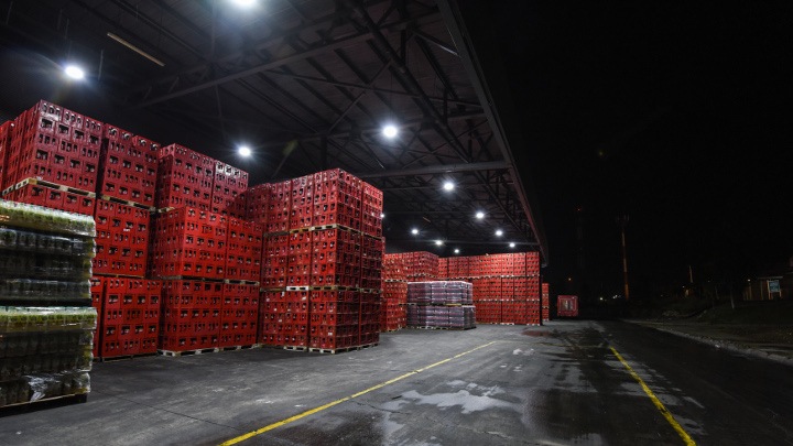 En ese sentido, las luminarias LED de Philips como reemplazo de las tradicionales de sodio y fluorescentes permiten bajar la carga instalada un 54%. Ofrecen uniformidad y niveles de luz especificados en los planos vertical y horizontal, con un menor número de equipos. 