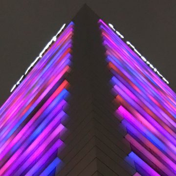 Iluminación edificio La Positiva Seguros