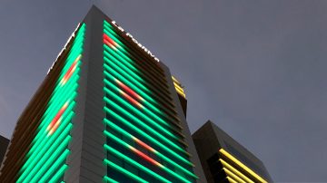 Renovación de imagen integral Edificio La Positiva Seguros con iColor Flex LMX Gen2, RGB 4