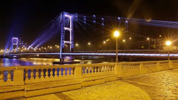 La nueva iluminación del Puente Colgante de Santa Fe destaca su valor histórico para los ciudadanos y turistas